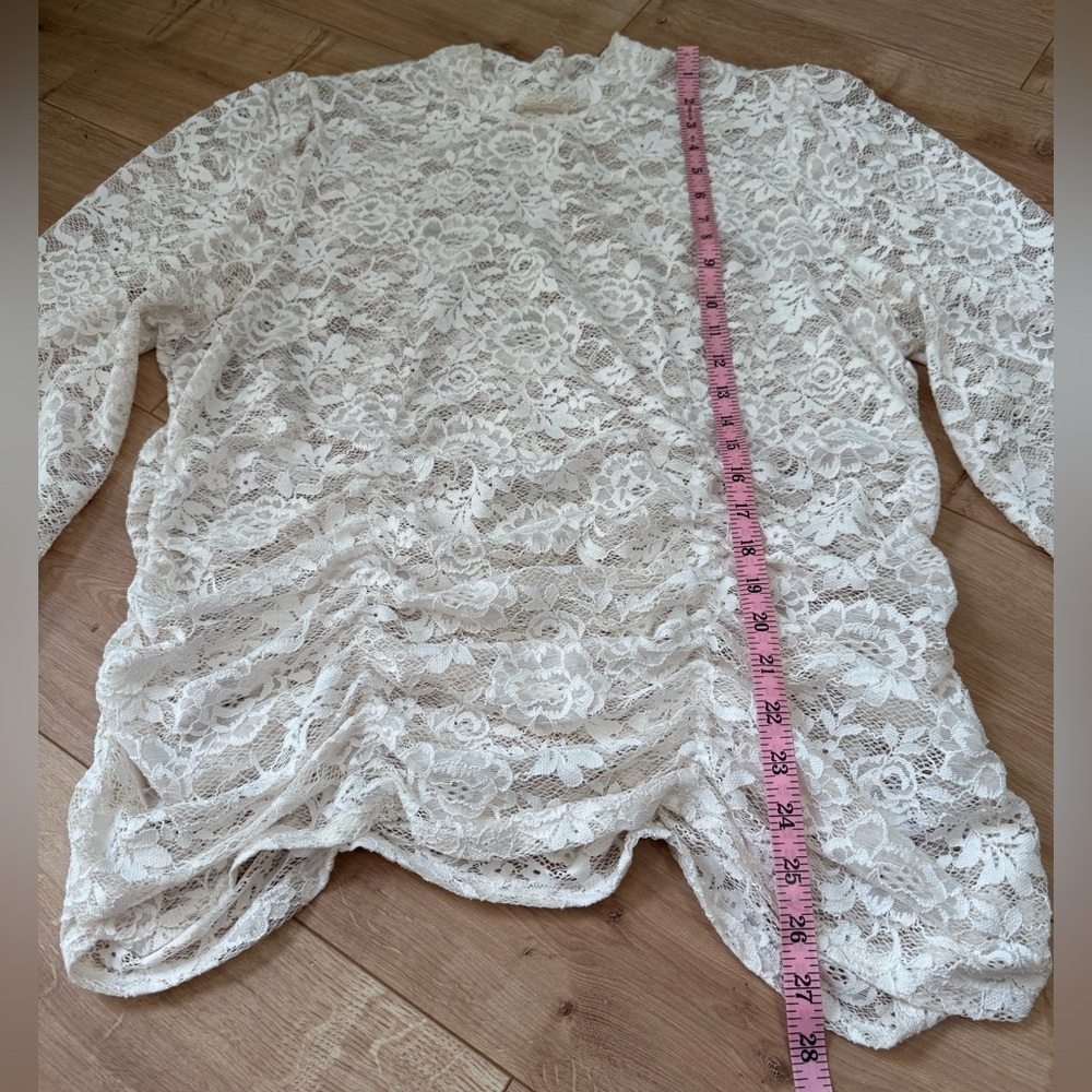 White Floral Lace Mock Neck Top | Size 2XL - Picture 4 of 5